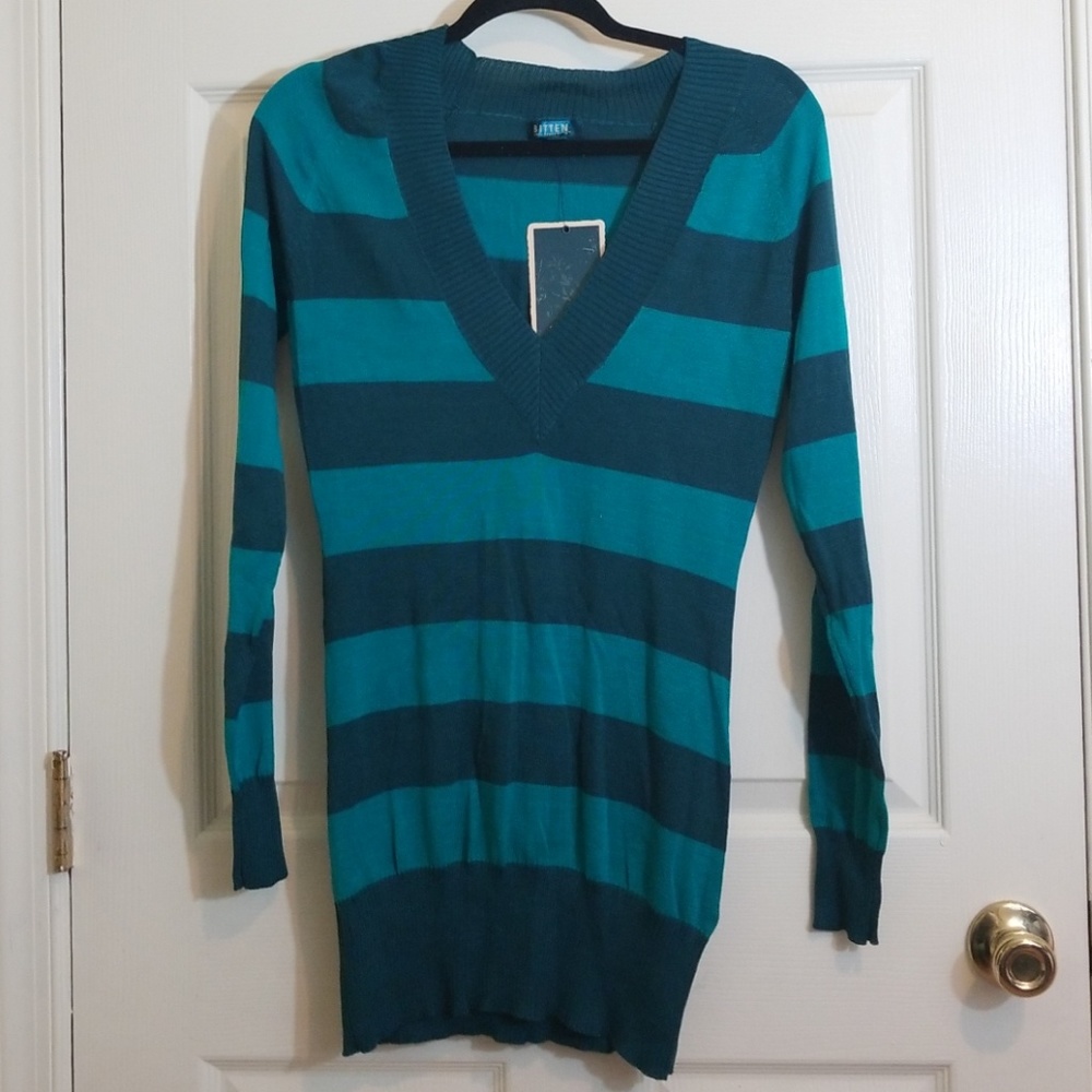 Vneck sweater size Med NWT